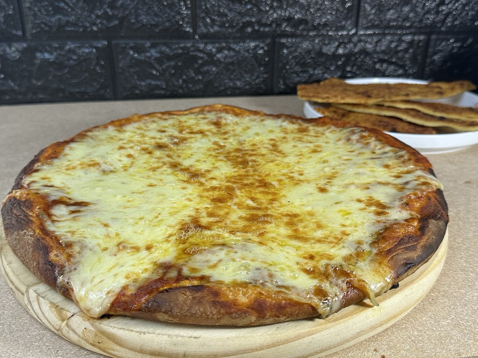 La nonna - 2 pizzetas con muzzarella con dos faina